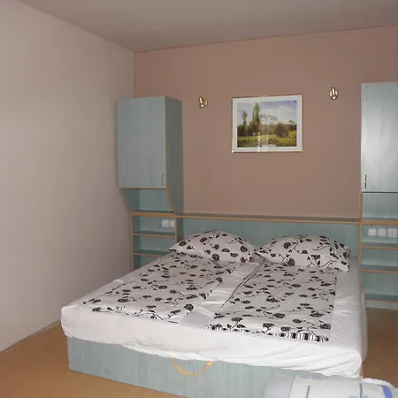 Kek Sziget Pihenohaz * Abádszalók