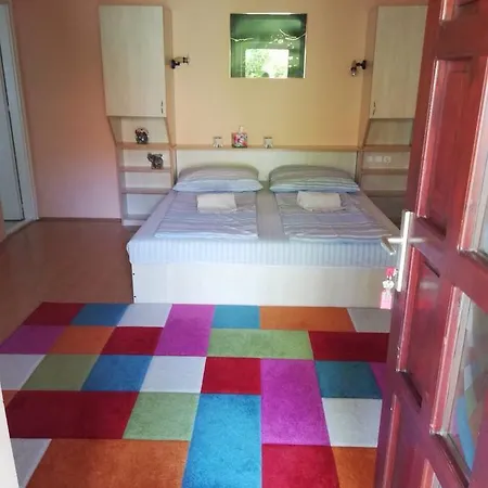 بيت ضيافة Kek Sziget Pihenohaz Abádszalók